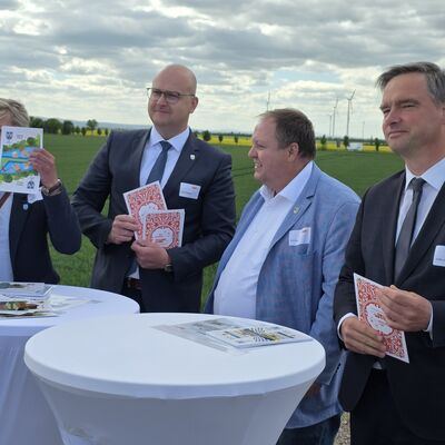 Bild vergr&ouml;&szlig;ern: Bild vom Jurybesuch im Rahmen des F�rderprogrammes Aller.Land
