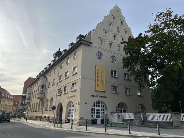 Das Bestehornhaus Aschersleben beherbergt auch die Tourist-Information der Stadt.