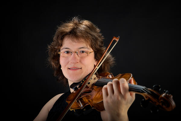 Violinistin Daniela Gebauer konzertiert im Bestehornhaus Aschersleben.