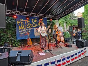 Bild vergr&ouml;&szlig;ern: F&ecirc;te de la musique im Museumshof