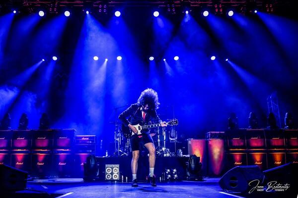Die Nick Young AC/DC Master Show.