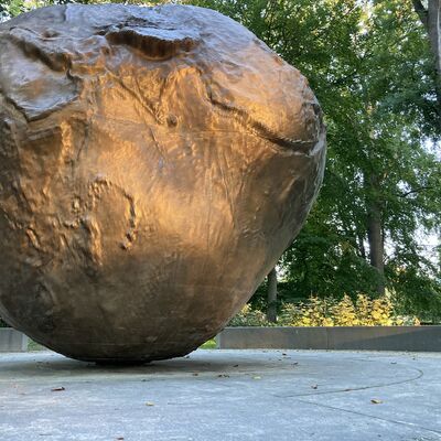 Bild vergrößern: Aschersleber Globus im Abendlicht