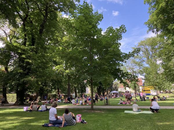 Bild vergrößern: Chillout im Stadtpark zum Gartenträume-Picknicktag
