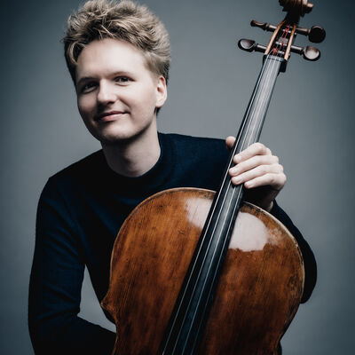 Carlo Lay am Violoncello beim MDR-Musiksommer.