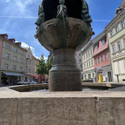Der Hennebrunnen von Georg Wrba.