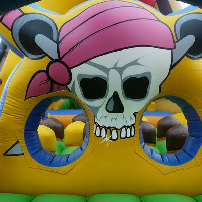 H&uuml;pfburgen-Vergn&uuml;gen im Ballhaus