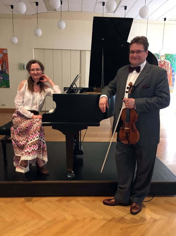Bild vergr&ouml;&szlig;ern: Petra Steinbring (p) und Marco Reiss (v) musizieren als Duo