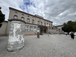 Bild vergr&ouml;&szlig;ern: Ansicht 03_Bahnhofsgeb&auml;ude
