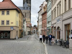 Bild vergr&ouml;&szlig;ern: Hinter dem Turm