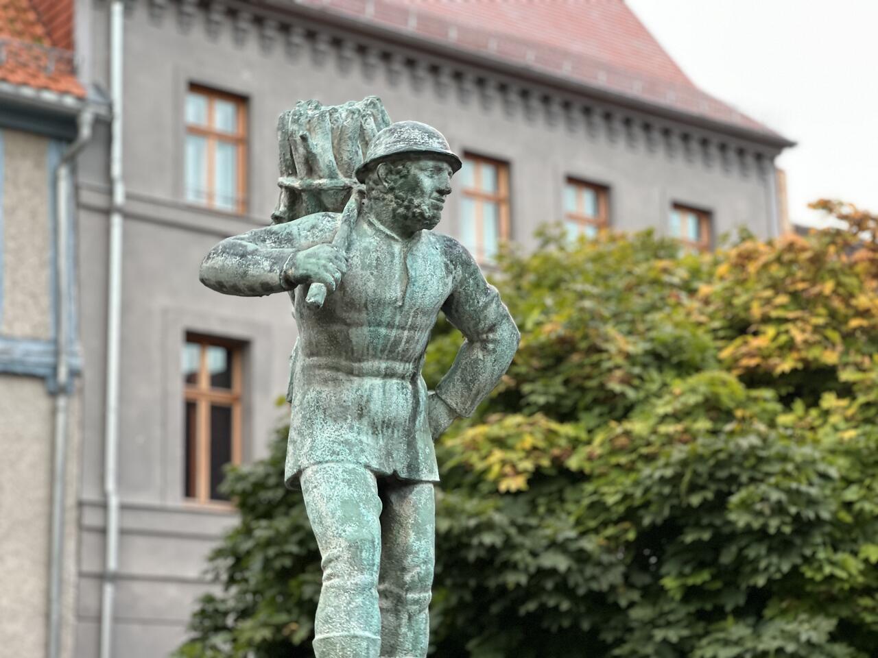 Bronzefigur Holzmarktbrunnen