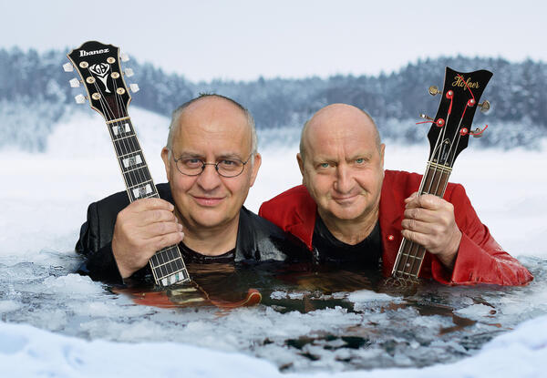 Das Kabarett-Duo "Schwarze Grütze" begibt sich im Bestehornhaus Aschersleben auf dünnes Eis.